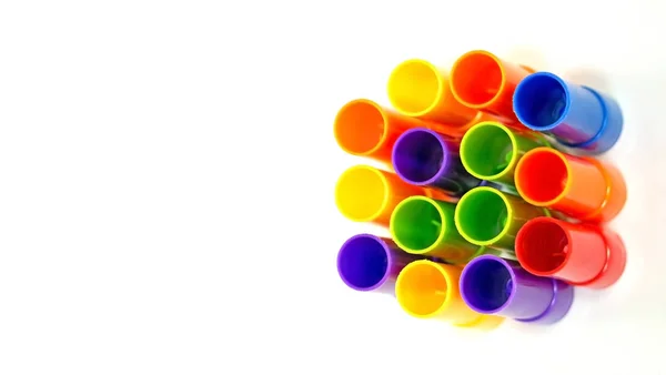 Renkli plastik tüpü kapat