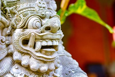 Bekçi Dwarapala 'nın Bali heykeli, bir savaşçı ya da korkunç bir g