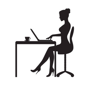 laptop ile masada oturan kadın siyah silüeti. Bir kupa çay ile geçerli