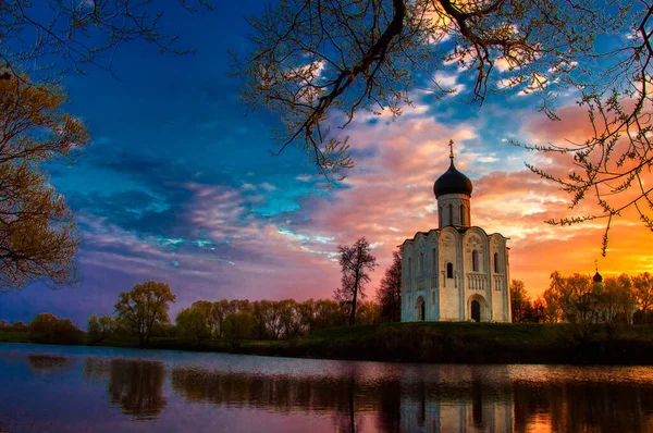 Church of the Intercession on the Nerl river. Vladimir region, Russia — Stock Image Church Intercession Nerl River Vladimir Region Russia Royalty Free Stock Images