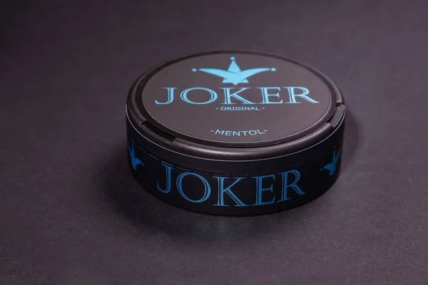 Σουηδικό Snus Ένα Ανοιχτό Κουτί Ταμπάκο Μαύρο Φόντο Snus Είναι — Φωτογραφία Αρχείου