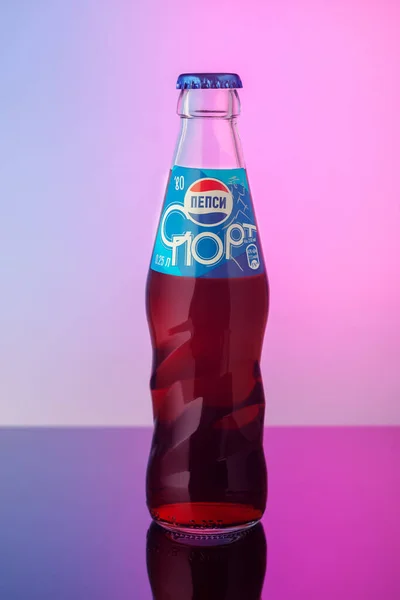 Κλασικό Γυάλινο Μπουκάλι Αναψυκτικού Pepsi Cola Μπλε Ροζ Φόντο Αμερικανική — Φωτογραφία Αρχείου