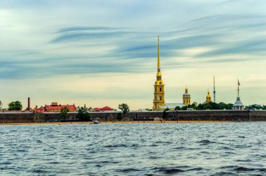 Peter ve Paul kalesinin efendisi. Neva nehrinin manzarası. Saint Petersburg, Rusya, Ağustos 2018