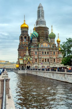 Griboyedov Kanalı 'nın setinde İsa' nın dirilişi Katedrali 'nin görüntüsü. Saint Petersburg, Rusya, Ağustos 2018