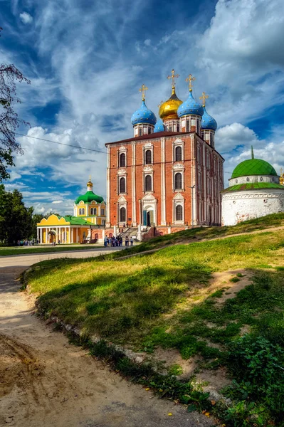 Katedralen Antagandet Den Välsignade Jungfru Maria Ryazan Kreml Solig Sommardag — Stockfoto