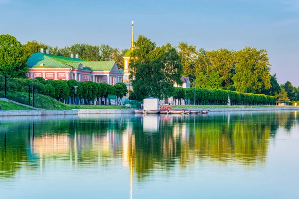 Kuskovsky Park Damm Och Kuskovsky Palace Vid Solnedgången Familjen Sheremetevs — Stockfoto