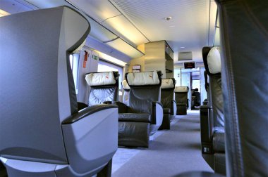 Modern yüksek hızlı tren 