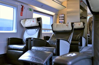 Modern yüksek hızlı tren 