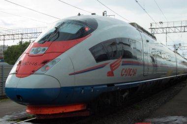 Modern yüksek hızlı tren 