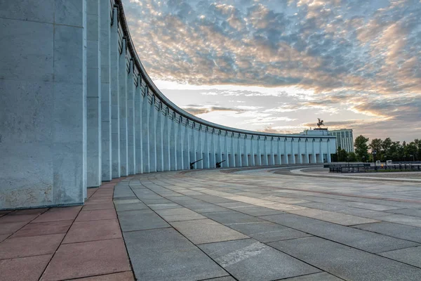 Cielo Colorido Atardecer Con Nubes Sobre Monumento Victory Park Colina — Foto de Stock