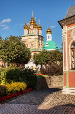 Kutsal Trinity-St. Sergius Lavra. Rus Trinity-Sergius Lavra manastırı Rus Ortodoks Kilisesi 'nin en önemli manastırı ve ruhani merkezidir. Sergiev Posad, Moskova bölgesi, Rusya, Ağustos 2020