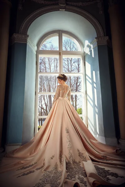 Gelin, güzel bir elbise, kız