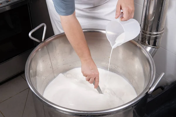Cheesemaker pours rennet — Stock Photo, Image