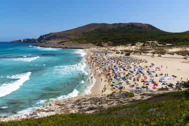 Cala Mesquida Mayorka İspanya sahilinde görünümü