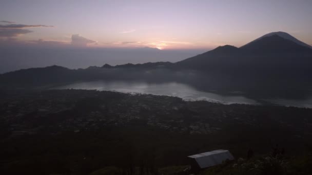 Vista Panorámica Desde Cima Del Volcán Batur Amanecer Lago Pueblos — Vídeos de Stock