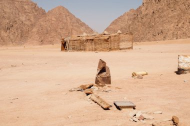 Sahra Çölü'ndeki Bedevi kulübesi, Mısır