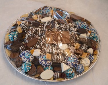 Tatlı tepsiyi sarılmış 