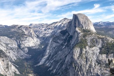 Yosemite Milli Parkı sonbaharda erken Kasım - Kaliforniya ABD - 4 mil iz
