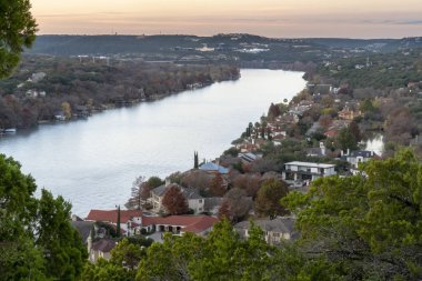 Austin, Teksas, Mount nehre bakan Bonnell günbatımı yakalamak