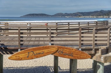 Pismo beach boardwalk arka planda Plajı ile