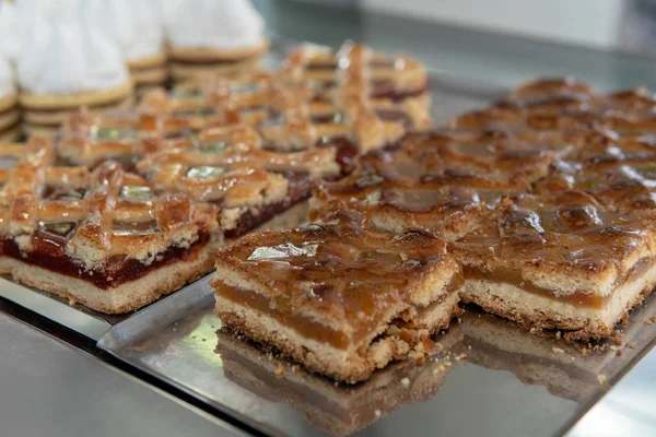 Strawbettery ve Dulce de Leche Yığılmış Kek