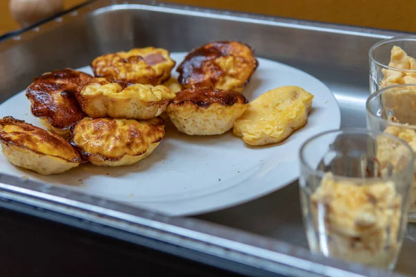 Bandeja de buñuelos de huevo — Foto de Stock