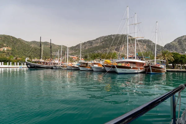 Barcos à vela na água — Fotografia de Stock