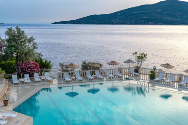Resort'ta Okyanus ve Tatil Havuzu