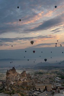 Kapadokya'da sıcak hava balonlarını izlemek
