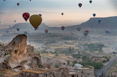 Kapadokya'da sıcak hava balonlarını izlemek