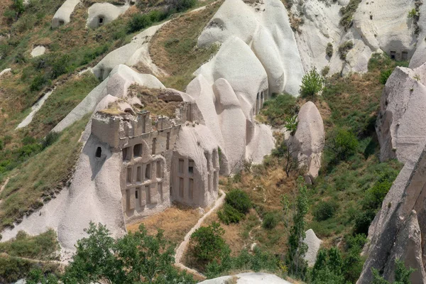 Cuevas en el Valle de Pidgeon Capadocia — Foto de Stock