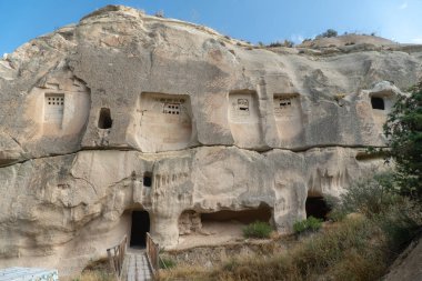 Gül Vadisi'nde yürüyüş boyunca Mağara Yapıları
