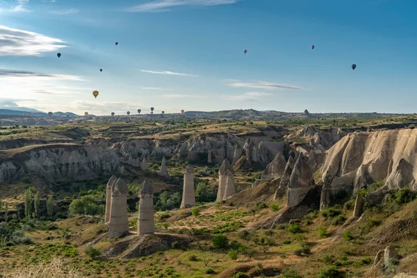 Monumen dan balon di langit — Stok Foto