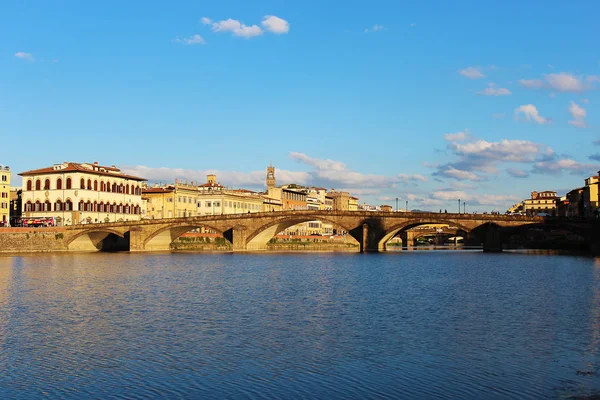 Floransa'da arno Nehri manzarası