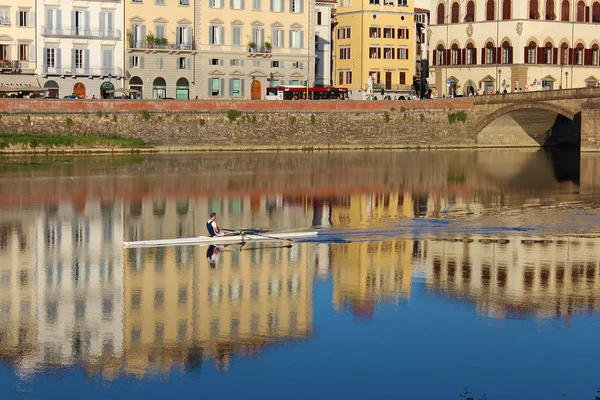 Floransa'da arno Nehri manzarası