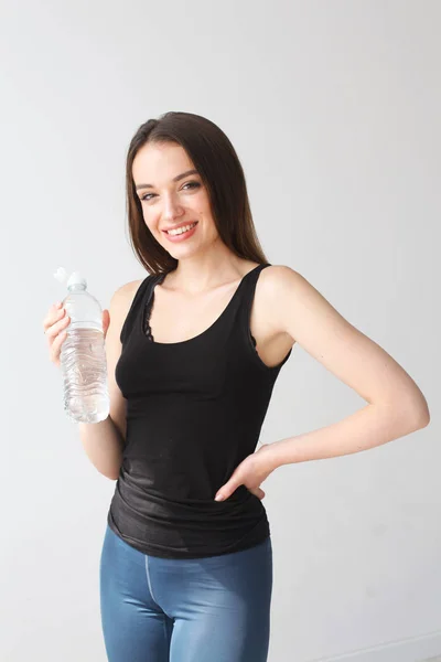 Meisje Met Een Fles Water — Stockfoto