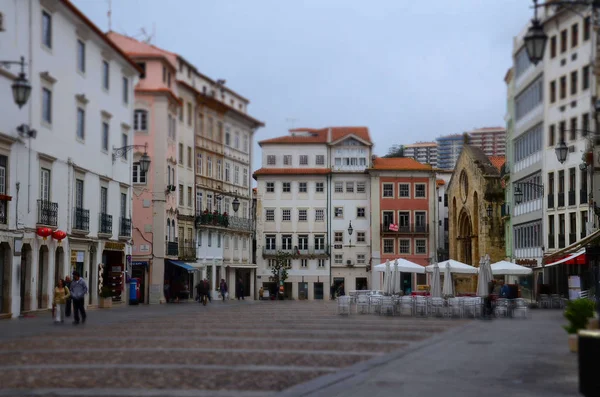 Mensen Lopen Rond Het Centrum Van Stad Coimbra Portugal — Stockfoto