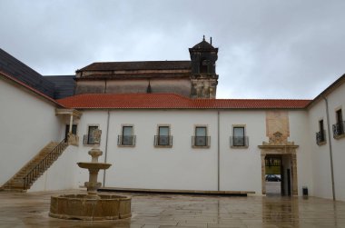 Portekizce ortaçağ mimarisi, Coimbra, Portekiz