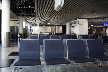 Frankfurt, Almanya - 16/04/2018: Frankfurt Havaalanı içinde. Frankfurt Havaalanı Frankfurt ve ana merkez Lufthansa için bulunan büyük Uluslararası Havaalanı'dır