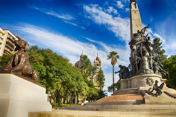 Porto Alegre, Brezilya-22/04/2018: Jullio de Castilhos anıt Matriz merkezi Meydanı (Praça da Matriz), Porto Alegre, Rio Grande yapmak Sul, Brezilya