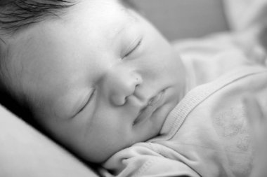 iki haftalık yeni doğan tatlı uyku