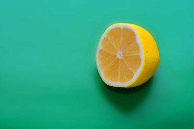 Arka plan üzerinde taze limon
