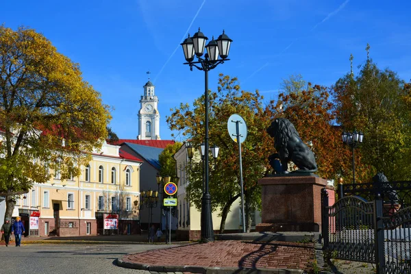 Vitebsk Belarus 2018 Tolstoy Street Com Vista Para Igreja Santa — Fotografia de Stock