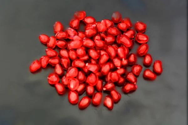 Red Grains Pomegranate Black Background — Stock Photo, Image