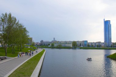 Minsk, Beyaz Rusya-01/05/2018: Svisloch nehir, 