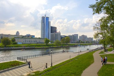 Minsk, Beyaz Rusya-01/05/2018: Svisloch nehir, 