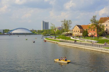 Minsk, Beyaz Rusya-01/05/2018: Svisloch nehir, 