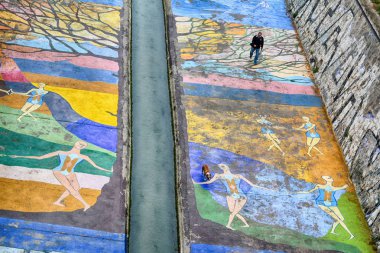 Elche, Elx, Alicante, İspanya Comunnity, İspanya-27/04/2017: Vinalopo nehir kanalı