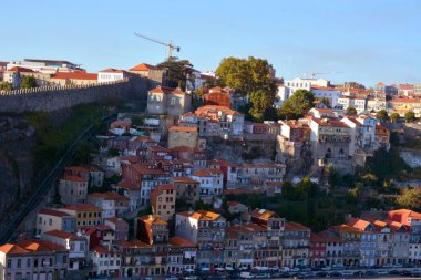 Bir Vila Nova de Gaia, Portekiz - 16/09/2017: kentsel mimari bir şehir sokak üzerinde