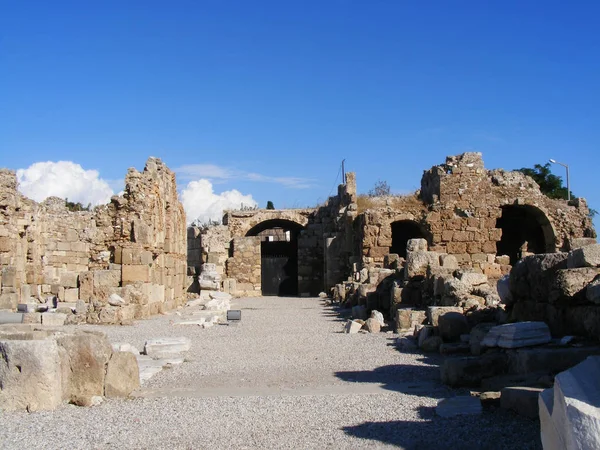 Ερείπια Του Ναού Του Απόλλωνα Στην Πλευρά Μια Όμορφη Καλοκαιρινή — Φωτογραφία Αρχείου